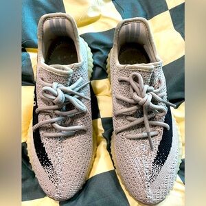 Yeezys size 6 1/2 in men 8 in women’s